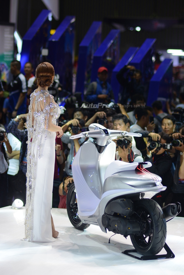 TRỰC TIẾP: Yamaha đem dàn xe khủng đến triển lãm VMCS 2017, điểm nhấn là mẫu concept Glorious - Ảnh 2.