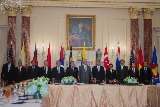 ASEAN hoan nghenh Tong thong Trump du APEC tai Viet Nam hinh anh 1