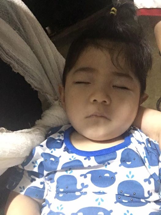 Clip: Em bé Lào Cai suy dinh dưỡng ngày nào nay đã biết cười vui bên mẹ nuôi 9X - Ảnh 3.
