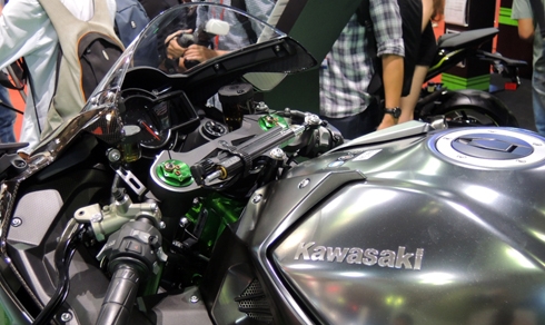 kawasaki-ninja-h2-carbon-doc-nhat-viet-nam-page-2-3