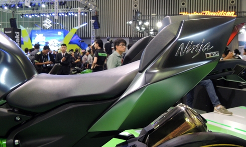 kawasaki-ninja-h2-carbon-doc-nhat-viet-nam-page-2-4