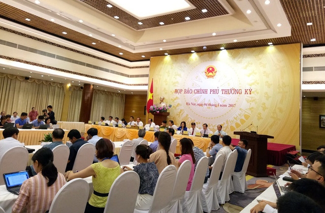 Cuộc họp báo Chính phủ chiều 4/5 nóng lên vấn đề giải cứu thịt lợn.