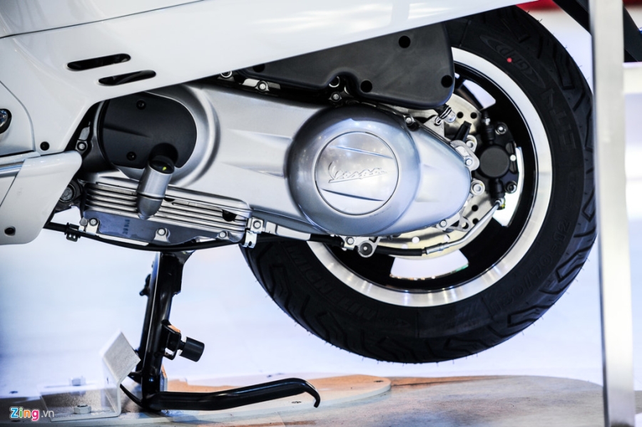 Vespa GTS 300 ABS trinh lang, chua co gia ban tai Viet Nam hinh anh 11
