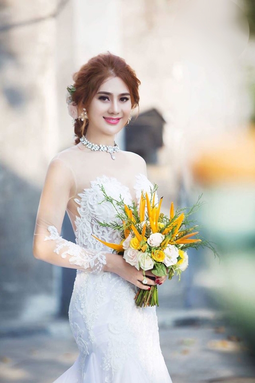 ca-si-chuyen-gioi-lam-khanh-chi-hon-chong-dien-trai-trong-anh-cuoi-10