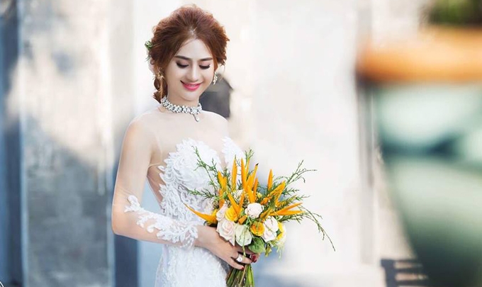 ca-si-chuyen-gioi-lam-khanh-chi-hon-chong-dien-trai-trong-anh-cuoi-11