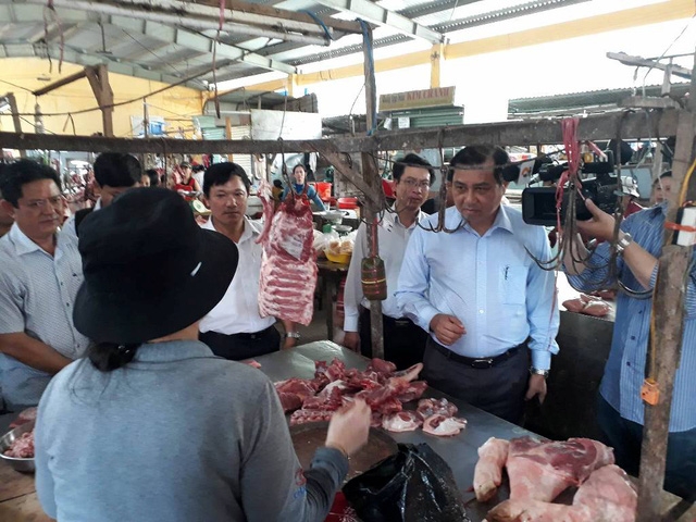 Chủ tịch UBND TP Đà Nẵng Huỳnh Đức Thơ kiểm tra chợ An Hải Bắc