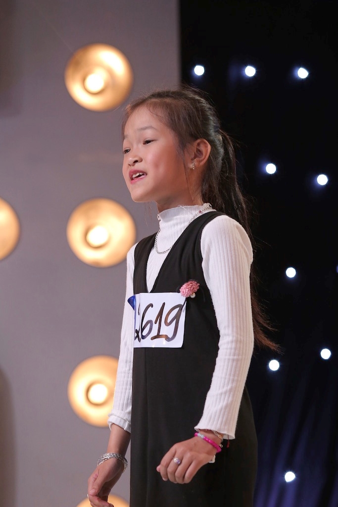 Co be khiem thi gay xuc dong tai Vietnam Idol Kids hinh anh 5