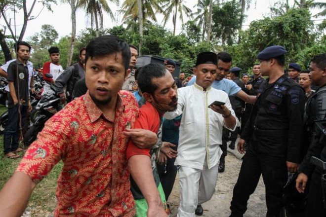 Vuot nguc quy mo lon o Indonesia, 200 tu nhan bo tron hinh anh 1