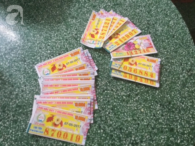 Bình Dương: Nữ quái 70 tuổi chuyên giật vé số người nghèo bằng chiêu giả từ thiện sa lưới - Ảnh 2. Bình Dương: Nữ quái 70 tuổi chuyên giật vé số người nghèo bằng chiêu giả từ thiện sa lưới - Ảnh 2.