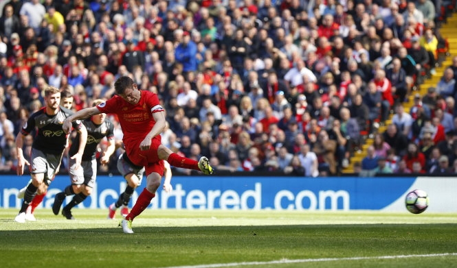 Milner đá hỏng penalty, Liverpool hòa thất vọng
