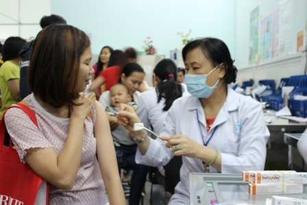 Cộng đồng cần chủ động phòng ngừa bệnh, bằng vắc xin dự phòng và lối sống lành mạnh
