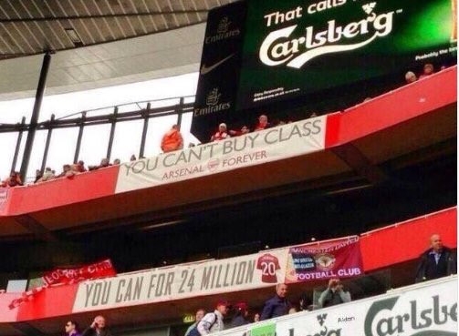 Doi nha thua tran, fan MU van co co che gieu Arsenal hinh anh 1