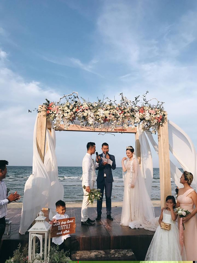Hằng Túi hạnh phúc trở thành vợ người ta trong đám cưới bạc tỷ lãng mạn bên biển! - Ảnh 3.