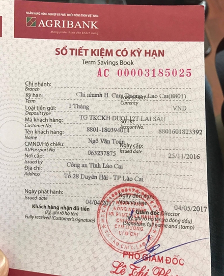  Hàng chục người dân tin lời Huệ nổ đã đưa cho Huệ hàng chục tỉ đồng đi gửi tiết kiệm, sau đó nhận được quyển sổ tiết kiệm bị tẩy xoá số tiền. 