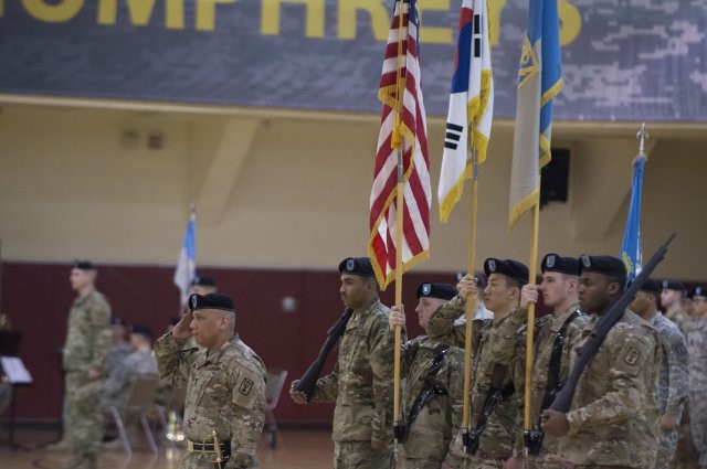 Lữ đoàn Tình báo Quân sự 501 trong một buổi lễ đón tiếp tân chỉ huy /// US Armed Forces