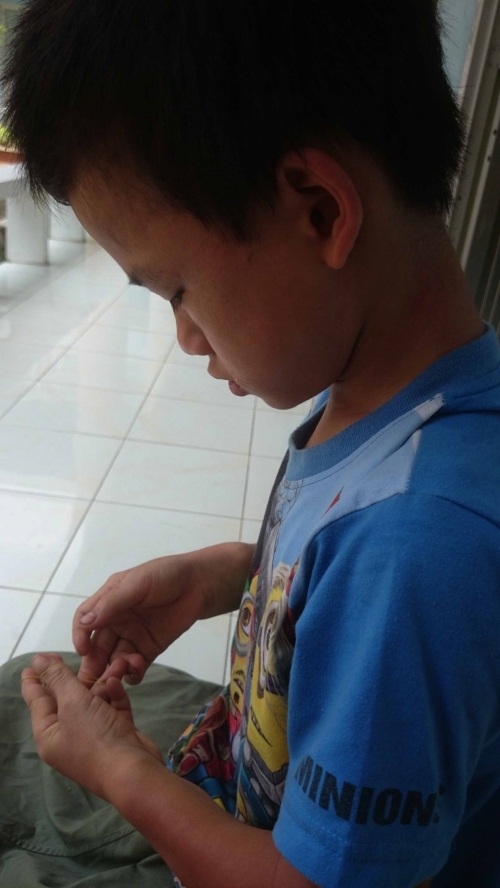 Thông tin bất ngờ về cậu bé lưu lạc tận biên giới Campuchia - Ảnh 1.