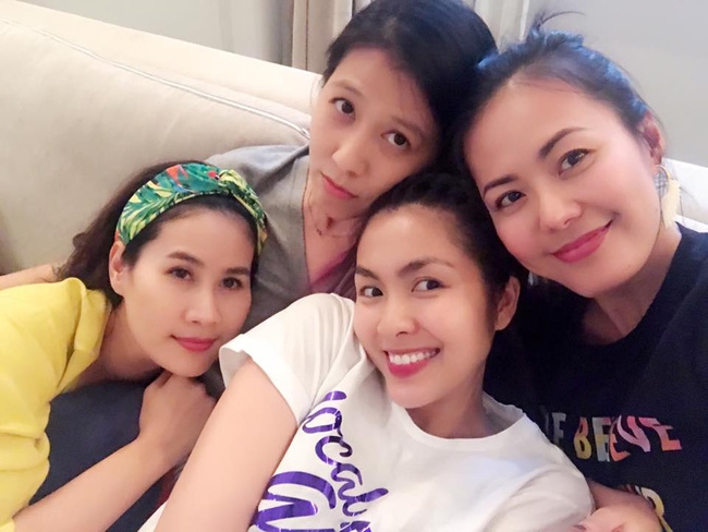 Vợ chồng Tăng Thanh Hà tranh thủ “trốn” 2 con đi tụ tập bạn bè - Ảnh 1.