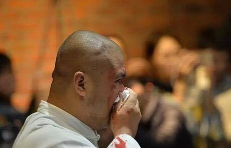 Võ sư Thái Cực Quyền bị đo ván 10 giây còn quá may hình ảnh 2 vo su thai cuc quyen bi do van 10 giay con qua may hinh anh 2