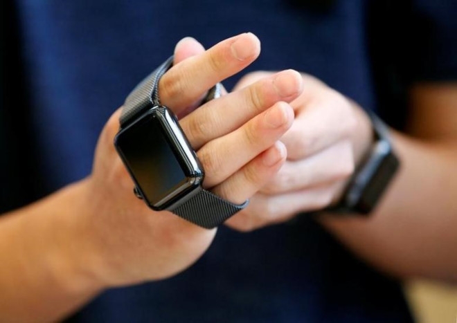 Vuot Fitbit, Apple thanh nha san xuat smartwatch so mot the gioi hinh anh 2