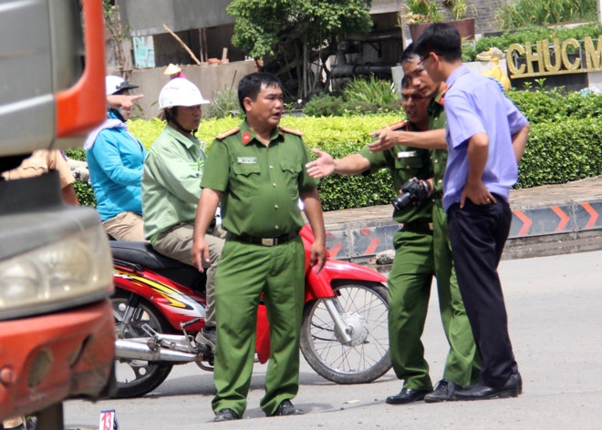 Xe tai cho dat cong trinh tong chet nguoi phu nu o Sai Gon hinh anh 2