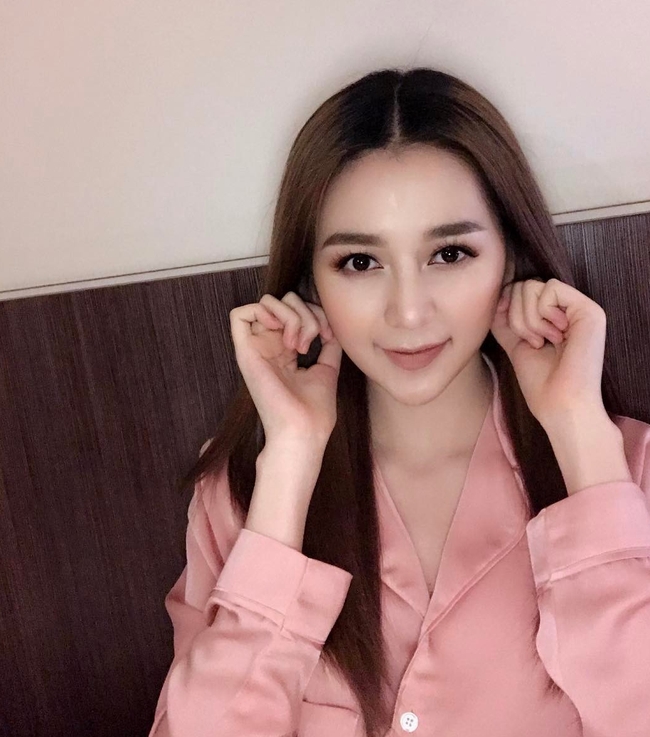 Nghi vấn Thiều Bảo Trang đụng chạm dao kéo với cằm nhọn khác lạ - Ảnh 2.