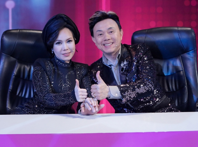 me-kasim-hoang-vu-mac-goi-cam-lan-dau-ngoi-ghe-nong-cung-con-trai-4
