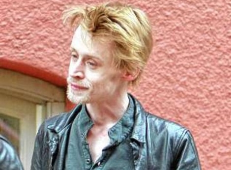  Macaulay Culkin từng dính nhiều tin đồn nghiện ma túy sau khi xuất hiện với hình ảnh xuống sắc trên phố cách đây 5 năm 