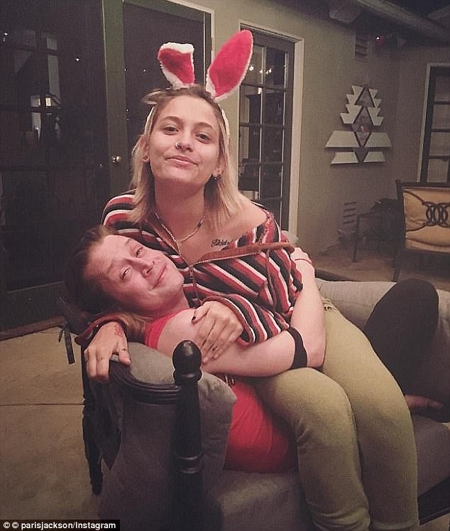  Macaulay Culkin gần đây rất thân thiết với Paris Jackson - con gái Vua nhạc Pop Michael Jackson 