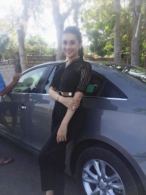 to mo dien mao khi ve ra mat nha chong cua lam khanh chi hinh anh 1