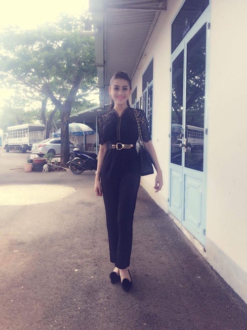 to mo dien mao khi ve ra mat nha chong cua lam khanh chi hinh anh 3