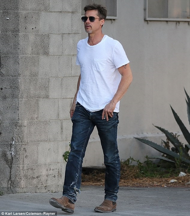 Brad Pitt dan hoi phuc suc khoe nho cai ruou hinh anh 1