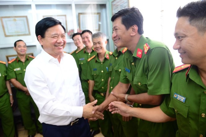 dau moc 15 thang lam bi thu thanh uy tphcm cua ong dinh la thang hinh 9