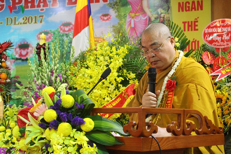hinh anh: tang ni, phat tu ca nuoc mung dai le phat dan nam 2017 hinh 9