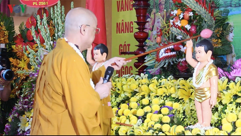 hinh anh: tang ni, phat tu ca nuoc mung dai le phat dan nam 2017 hinh 12