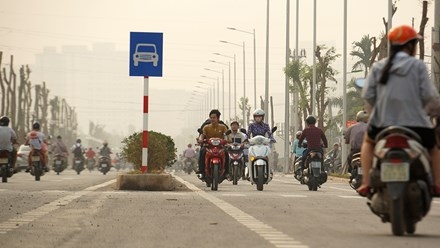 Ô tô, xe máy 'đi theo sở thích' trên đường nghìn tỷ giữa Thủ đô ảnh 7