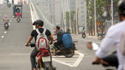 Ô tô, xe máy 'đi theo sở thích' trên đường nghìn tỷ giữa Thủ đô ảnh 17