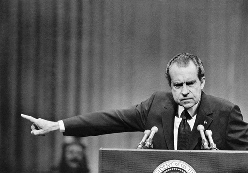 trump-tram-tuong-fbi-bong-ma-be-boi-nixon-am-anh-1