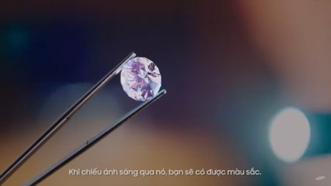 TV QLED voi cong nghe Quantum Dot mo phong cau truc kim cuong hinh anh 1