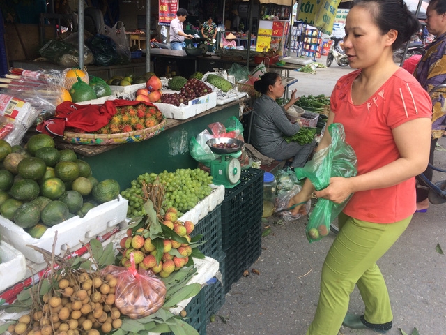 Sáng sớm nhưng vải cũng chẳng còn nhiều để bán