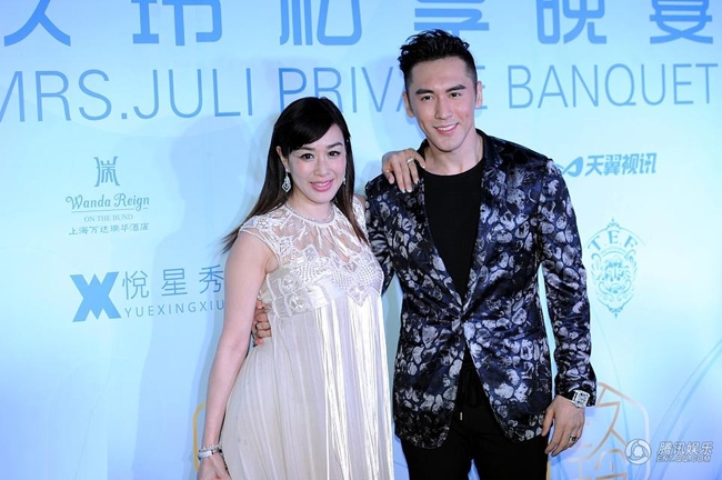 bom-sex-goc-viet-dien-vay-rong-thung-thinh-giua-tin-don-mang-bau-lan-thu-4-3