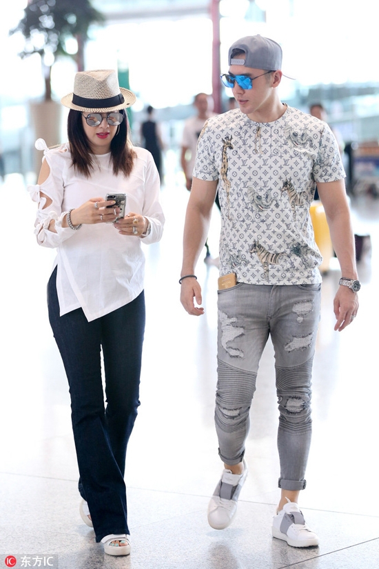 bom-sex-goc-viet-dien-vay-rong-thung-thinh-giua-tin-don-mang-bau-lan-thu-4-6
