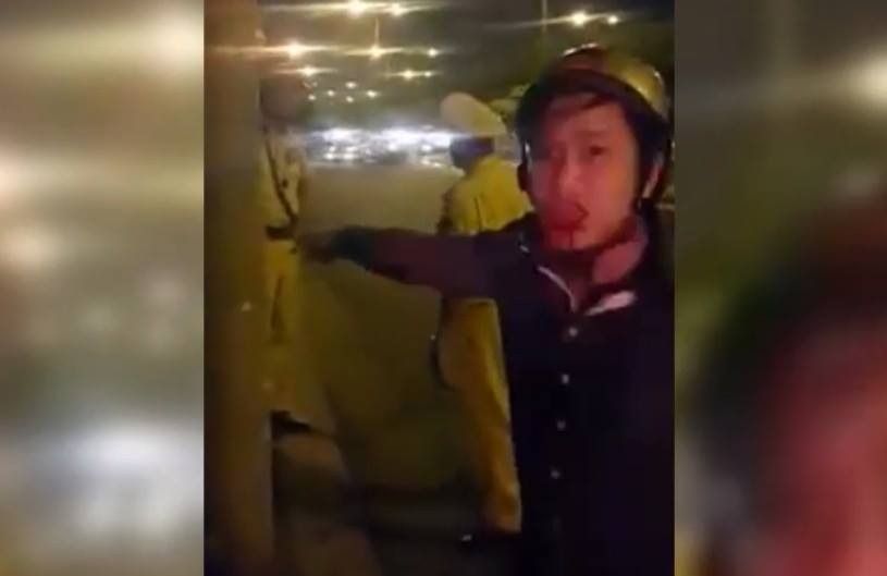 csgt len tieng ve vu dung tay “va cham” khien nguoi vi pham do mau hinh anh 1
