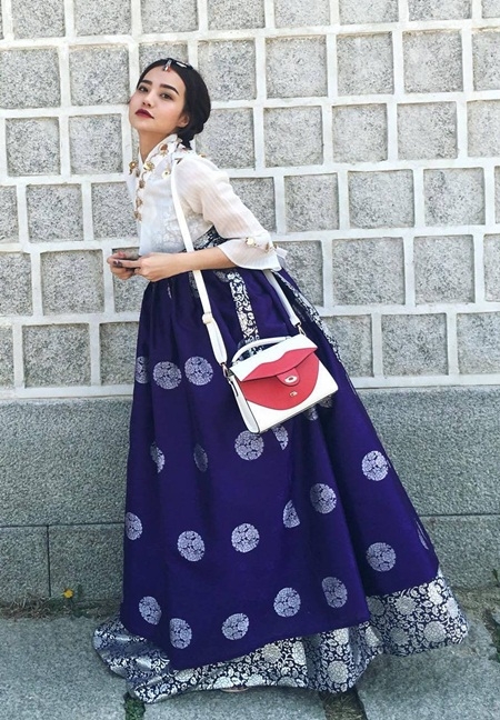 hoa hau kieu ngan bat ngo lo anh mat sung vu vi phau thuat tham my hinh anh 6