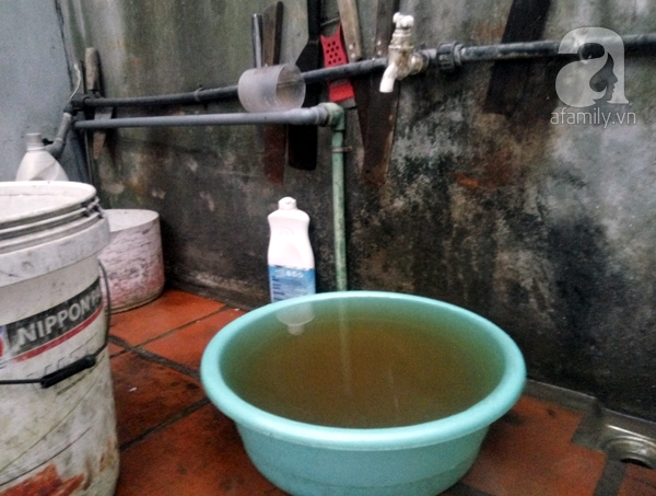 Kinh hoàng cảnh nước sạch bẩn hơn nước sông Tô Lịch giữa Hà Nội - Ảnh 5.