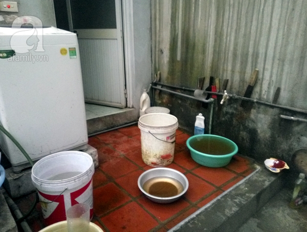 Kinh hoàng cảnh nước sạch bẩn hơn nước sông Tô Lịch giữa Hà Nội - Ảnh 9.
