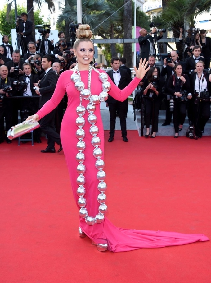 Những bộ cánh thảm họa trong lịch sử Cannes