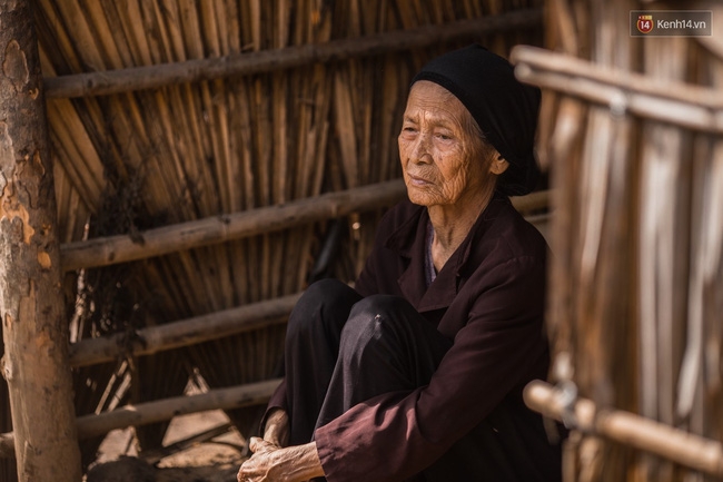 Túp lều lá trên đồi tràm và câu chuyện tình giản dị của hai vợ chồng khuyết tật ở Đồng Nai - Ảnh 3. Túp lều lá trên đồi tràm và câu chuyện tình giản dị của hai vợ chồng khuyết tật ở Đồng Nai - Ảnh 3.