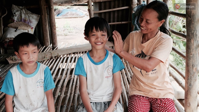 Túp lều lá trên đồi tràm và câu chuyện tình giản dị của hai vợ chồng khuyết tật ở Đồng Nai - Ảnh 4. Túp lều lá trên đồi tràm và câu chuyện tình giản dị của hai vợ chồng khuyết tật ở Đồng Nai - Ảnh 4.