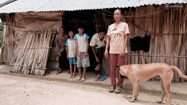 Túp lều lá trên đồi tràm và câu chuyện tình giản dị của hai vợ chồng khuyết tật ở Đồng Nai - Ảnh 5. Túp lều lá trên đồi tràm và câu chuyện tình giản dị của hai vợ chồng khuyết tật ở Đồng Nai - Ảnh 5.