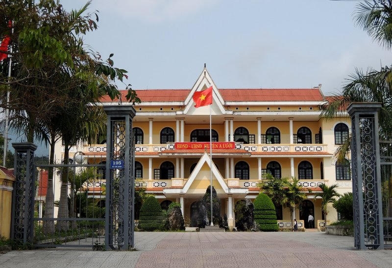cả họ làm quan, cả nhà làm quan, anh em cọc chèo
